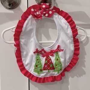 Mud pie Christmas bib. Never been worn.